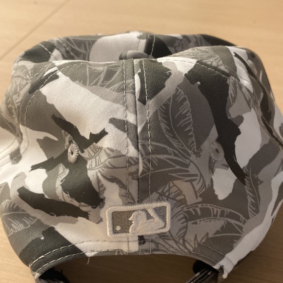 MLB Marlins DJ Khaled 9Twenty New Era Cap. New Gray/White - Picture 6 of 6